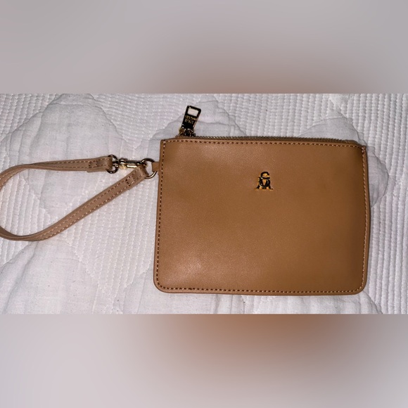 NWOT STEVE MADDEN Wristlet Tan With Logo 7x5 - Picture 2 of 10